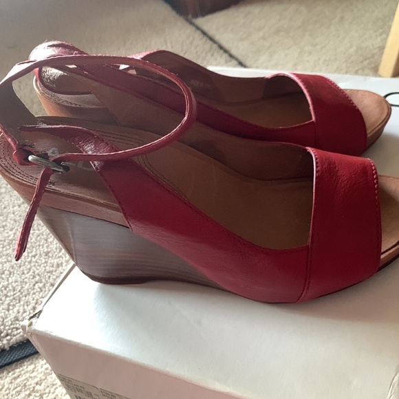 ALDO VGUC RED LEATHER Size 38 - Picture 8 of 8